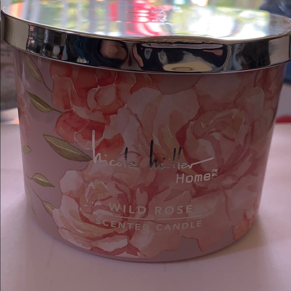 Nicole Miller Wild Rose Candle